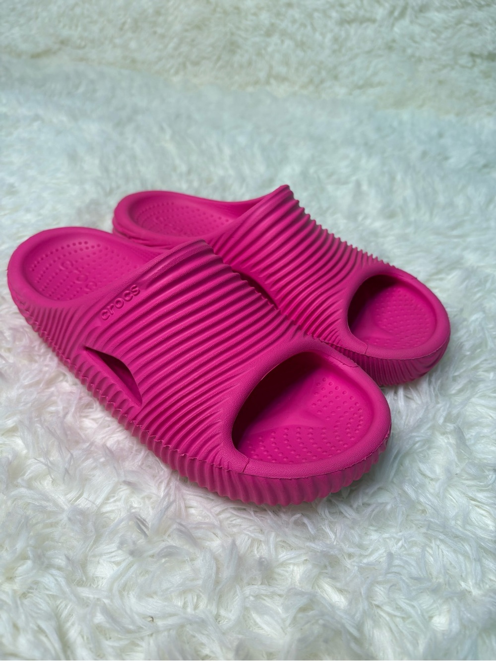 Crocs Mellow Tide Recovery Slide size W7, M5 hot pink color